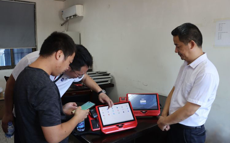 了解調(diào)度管理臺(tái)操作方法和微型消防車(chē)使用相關(guān)情況。.jpg